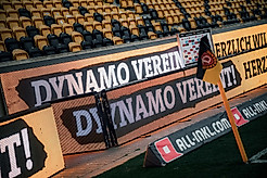 Bande mit der Aufschrift: Dynamo vereint!