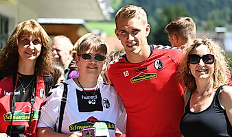 Neben dem Fokus auf die Saisonvorbereitung kommt auch die Nähe zu den Fans im Trainingslager nicht zu kurz. 
