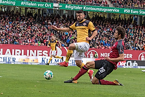 Aias Aosman setzt sich im Zweikampf durch.