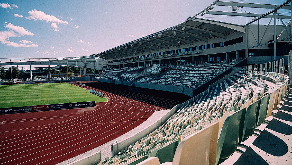 Der Blick ins Heinz-Steyer-Stadion.