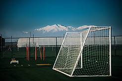 Der Blick vom Trainingsplatz in Lara auf die Berge der Türkei.