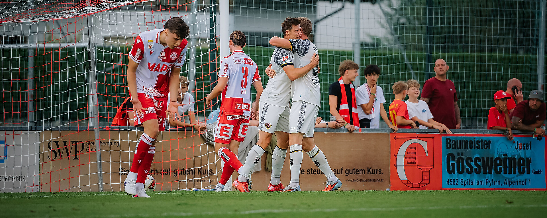Alexander Rossipal und Christoph Daferner beim Torjubel gegen Graz.