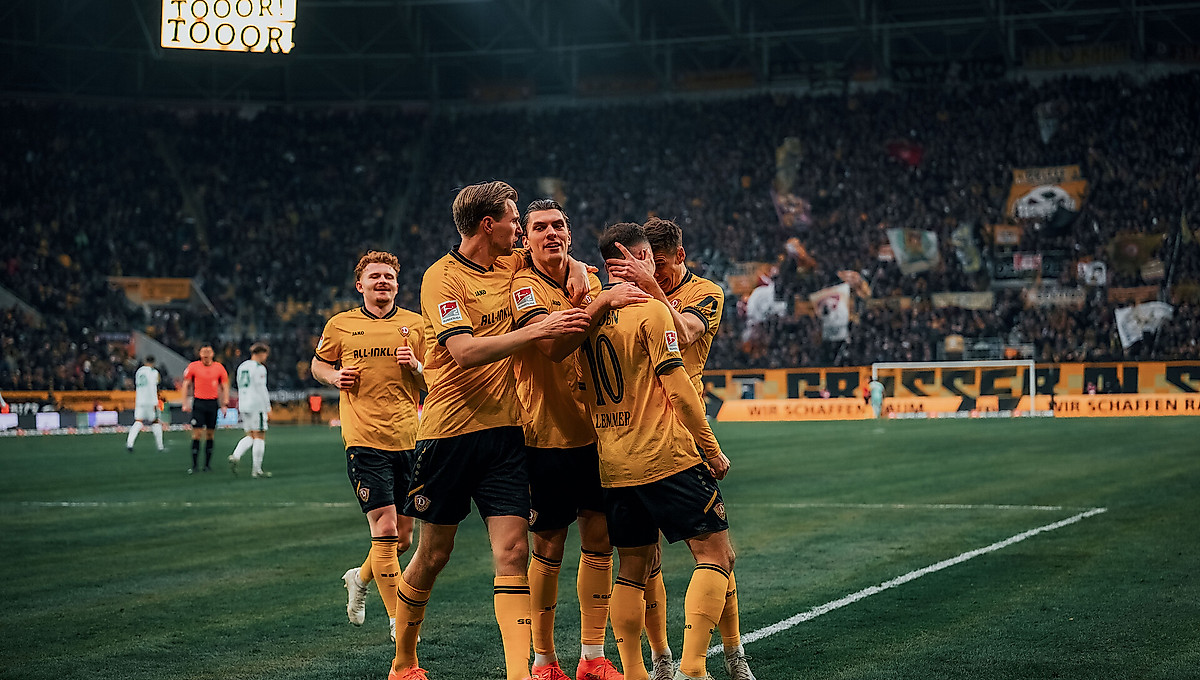 Jubeltraube aus Dynamo-Spielern