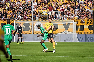 Marco Hartmann im Kopfballduell