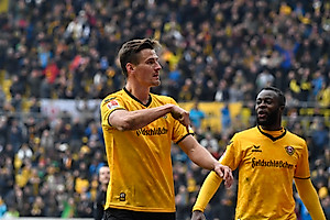 Kutschke bejubelt sein Führungstor zum 2:1.