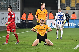 Paco Testroet hadert mit seiner vergebenen Großchance in der Nachspielzeit.