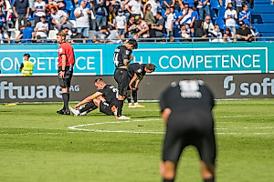 Große Enttäuschung nach dem Schlusspfiff am Böllenfalltor. | Foto: Dennis Hetzschold