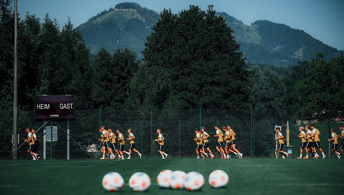 Dynamos Profis auf dem Trainingsplatz in Windischgarsten.