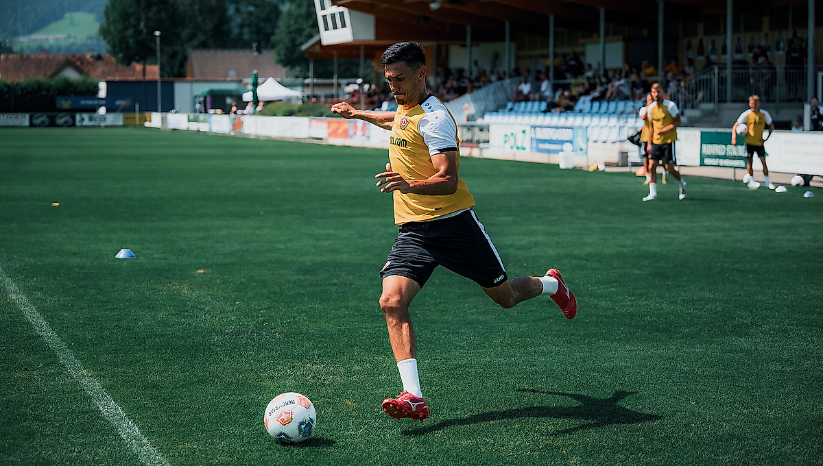 Claudio Kammerknecht als er den Ball von der linken Strafraumkante in den Strafraum flankte.