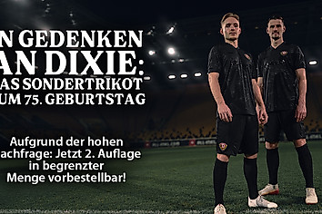 Tony Menzel und Stefan Kutschke im All-Black-Sondertrikot