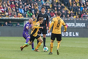 Niklas Hauptmann im Zweikampf. (Foto: Steffen Kuttner)